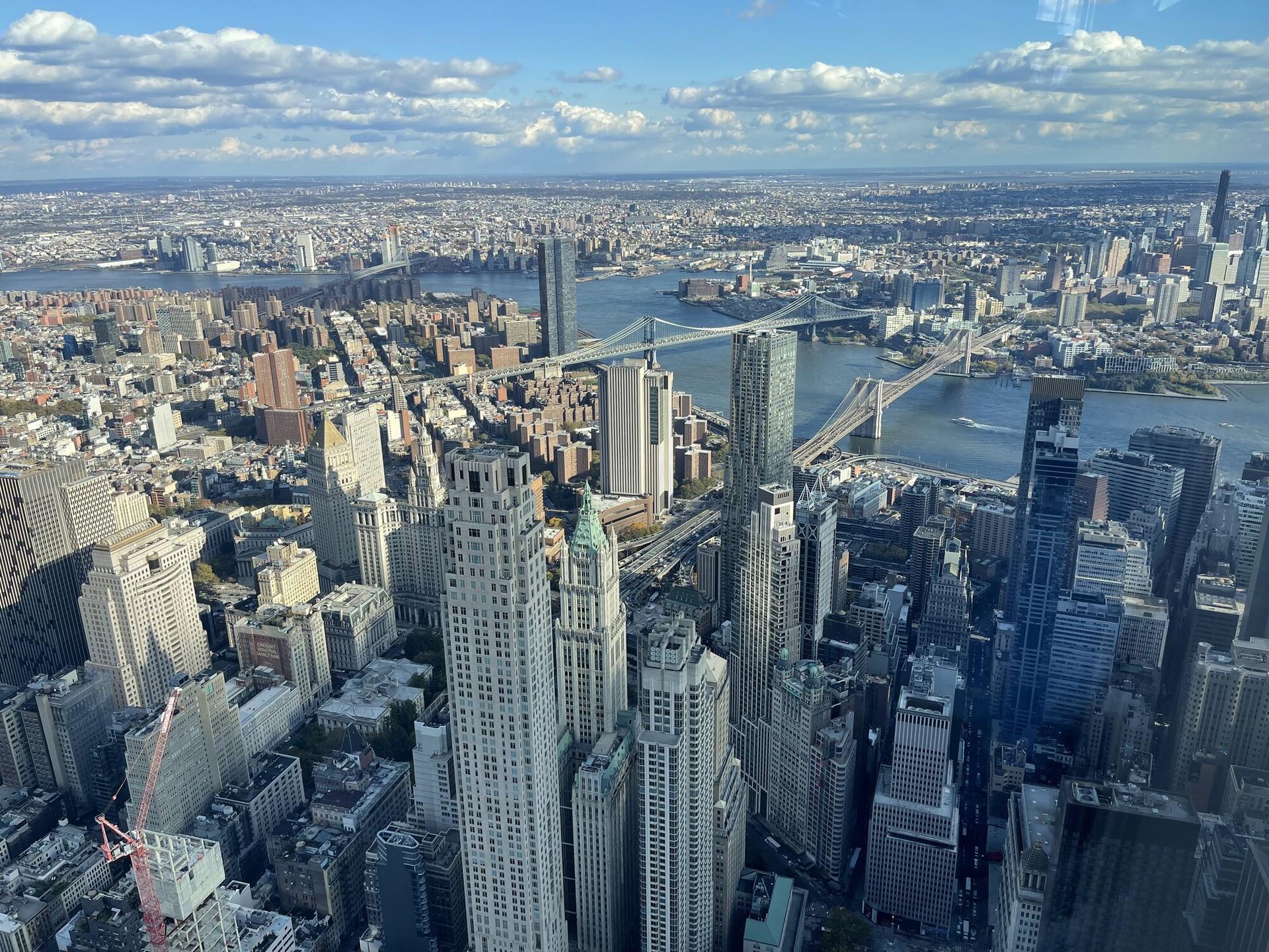 The New York skyline looking awesome in the sun